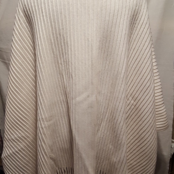 large Coldwater Creek cream color shaw - Picture 6 of 6